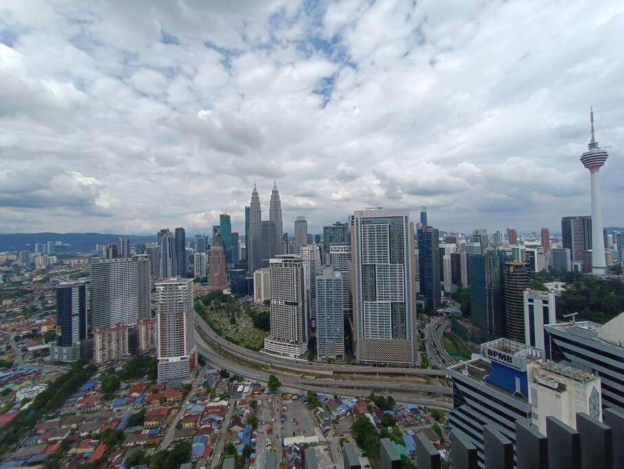 Lx 39A Balcony Klcc View 1 Bedroom Infinity Pool Kuala Lumpur Eksteriør bilde